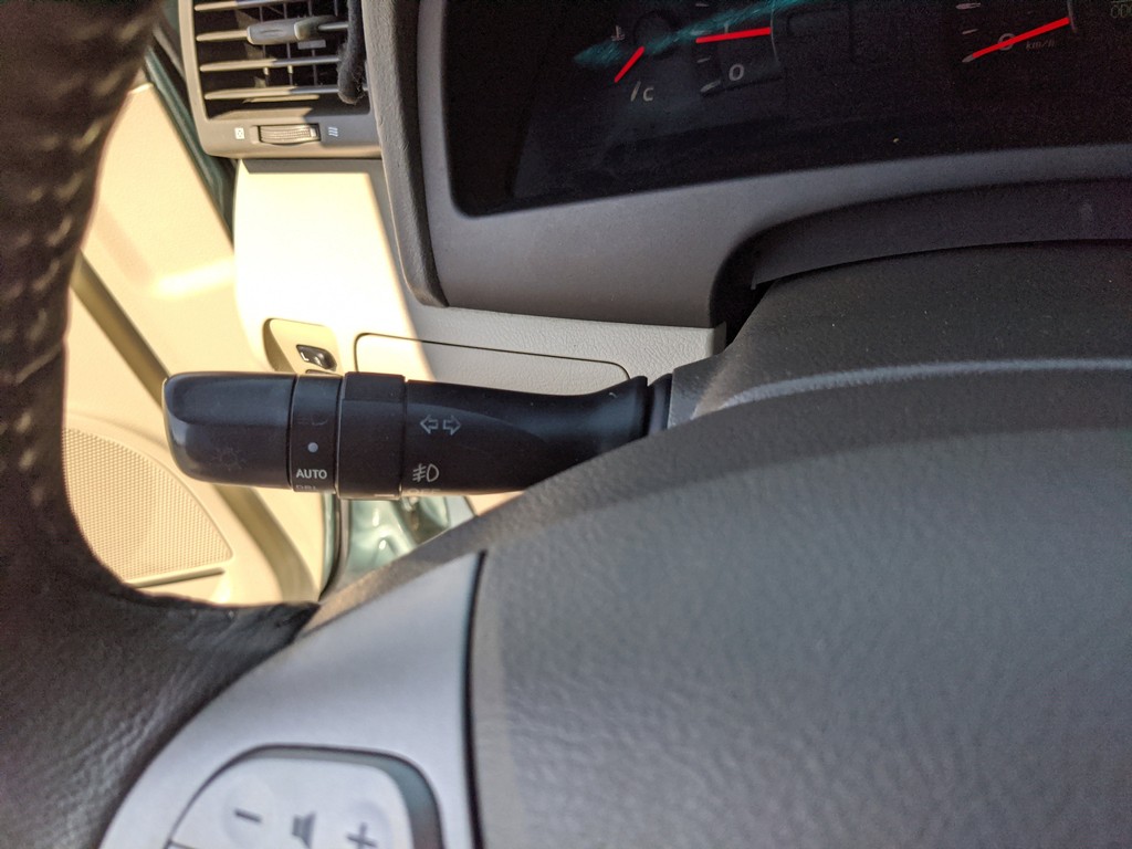 Toyota Camry Vehicle Full-screen Gallery Image 26