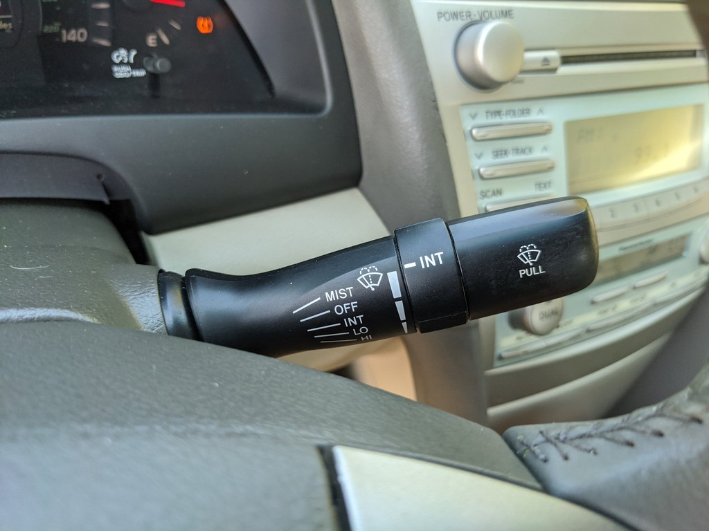 Toyota Camry Vehicle Full-screen Gallery Image 27