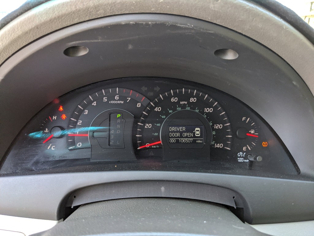 Toyota Camry Vehicle Full-screen Gallery Image 28