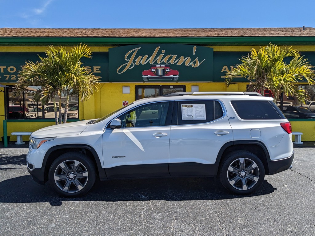 GMC Acadia Vehicle Full-screen Gallery Image 02