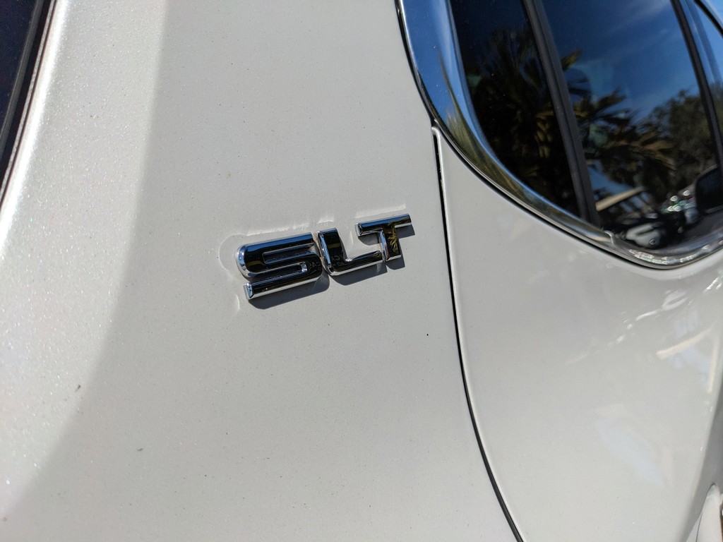 GMC Acadia Vehicle Full-screen Gallery Image 11