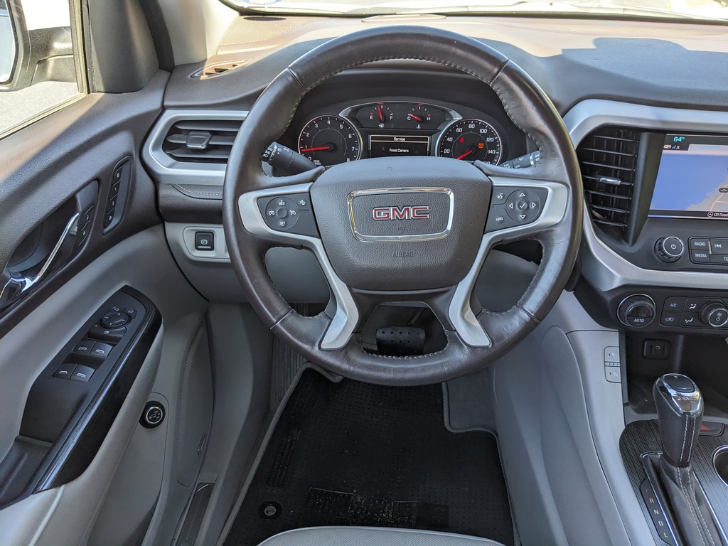 GMC Acadia Vehicle Full-screen Gallery Image 14