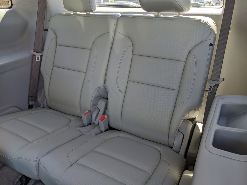 GMC Acadia Vehicle Full-screen Gallery Image 18