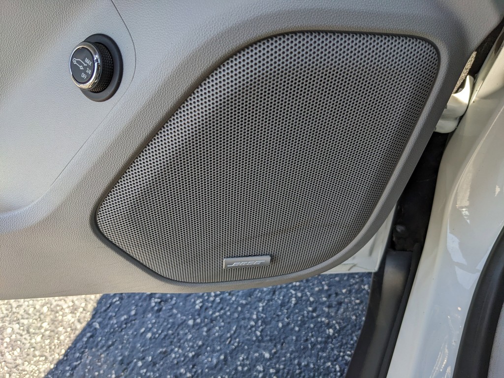 GMC Acadia Vehicle Full-screen Gallery Image 21