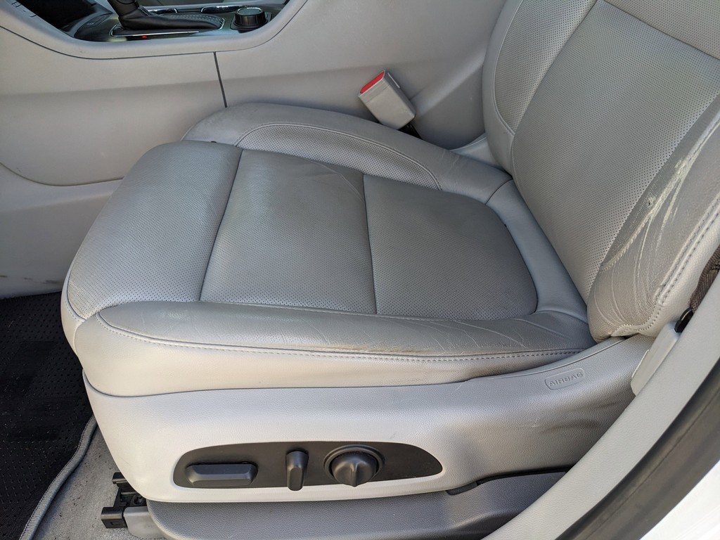 GMC Acadia Vehicle Full-screen Gallery Image 22