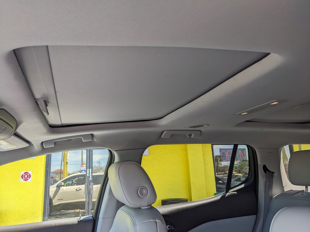 GMC Acadia Vehicle Full-screen Gallery Image 23