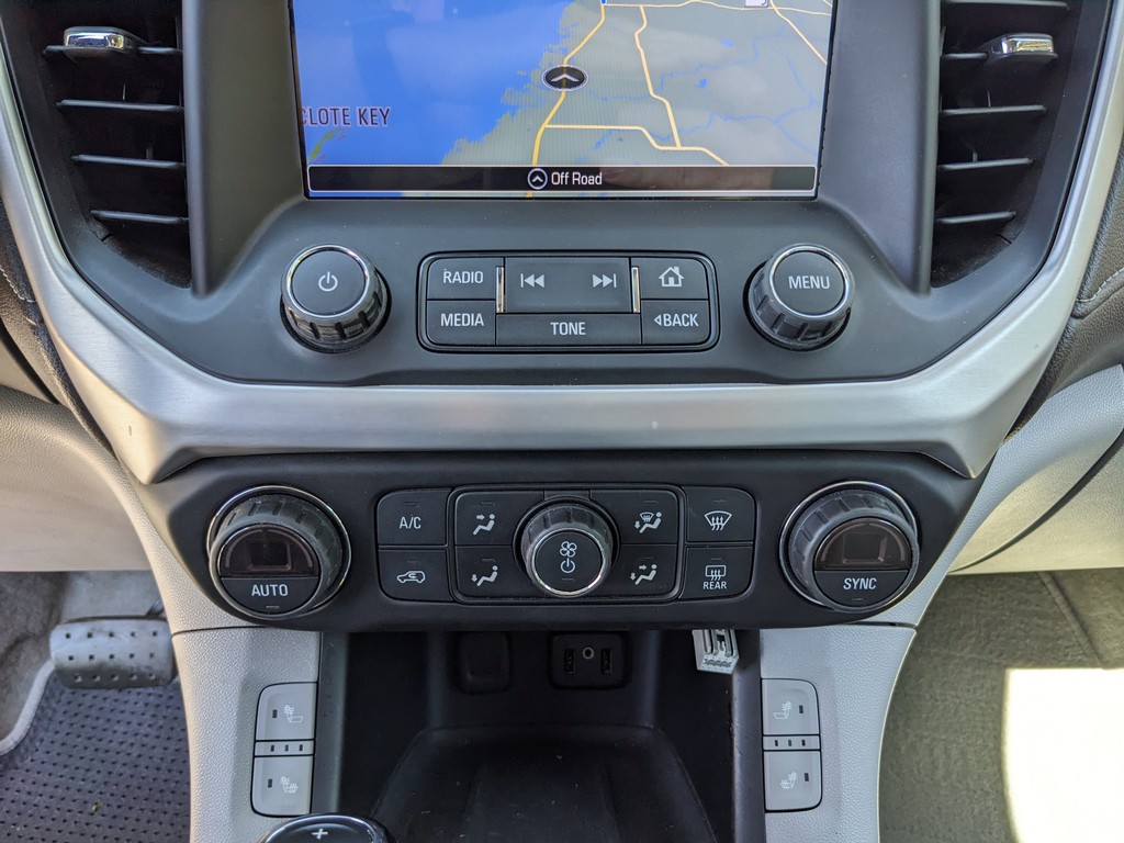 GMC Acadia Vehicle Full-screen Gallery Image 26