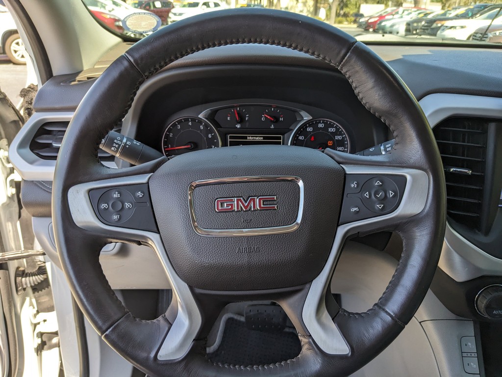 GMC Acadia Vehicle Full-screen Gallery Image 30