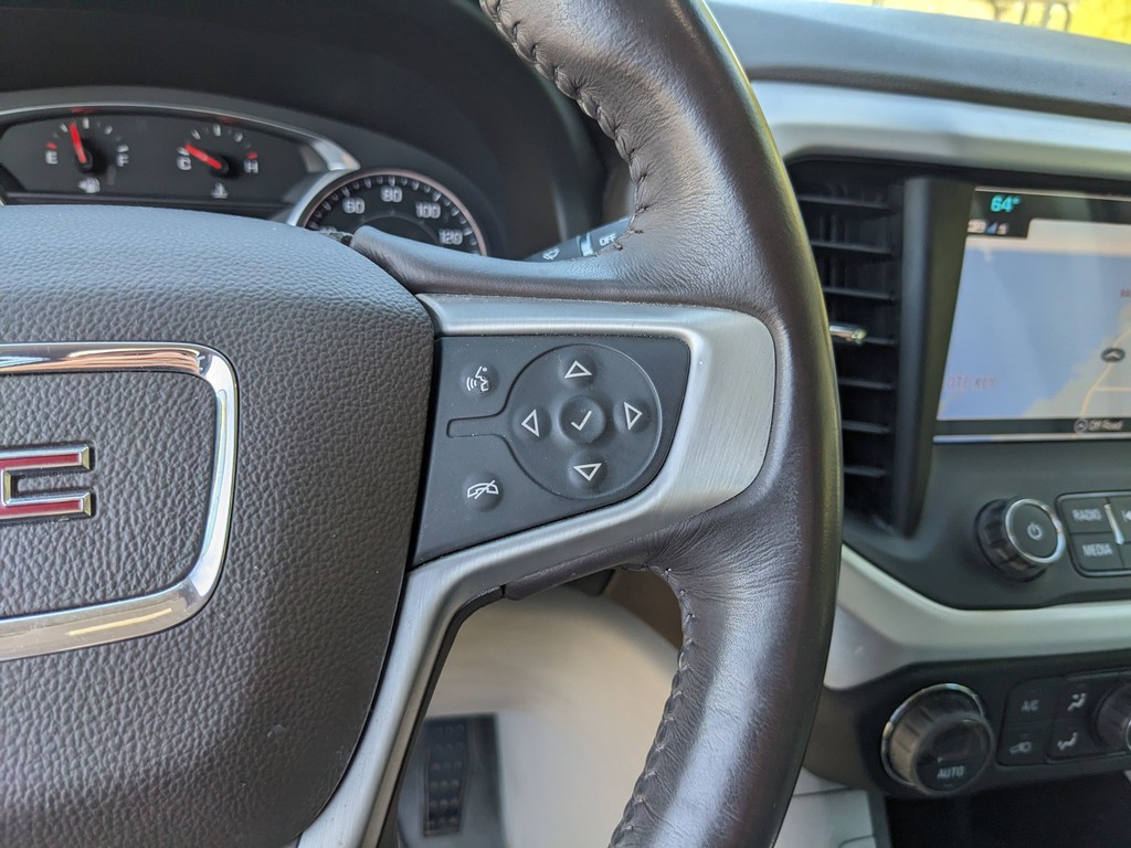 GMC Acadia Vehicle Full-screen Gallery Image 32