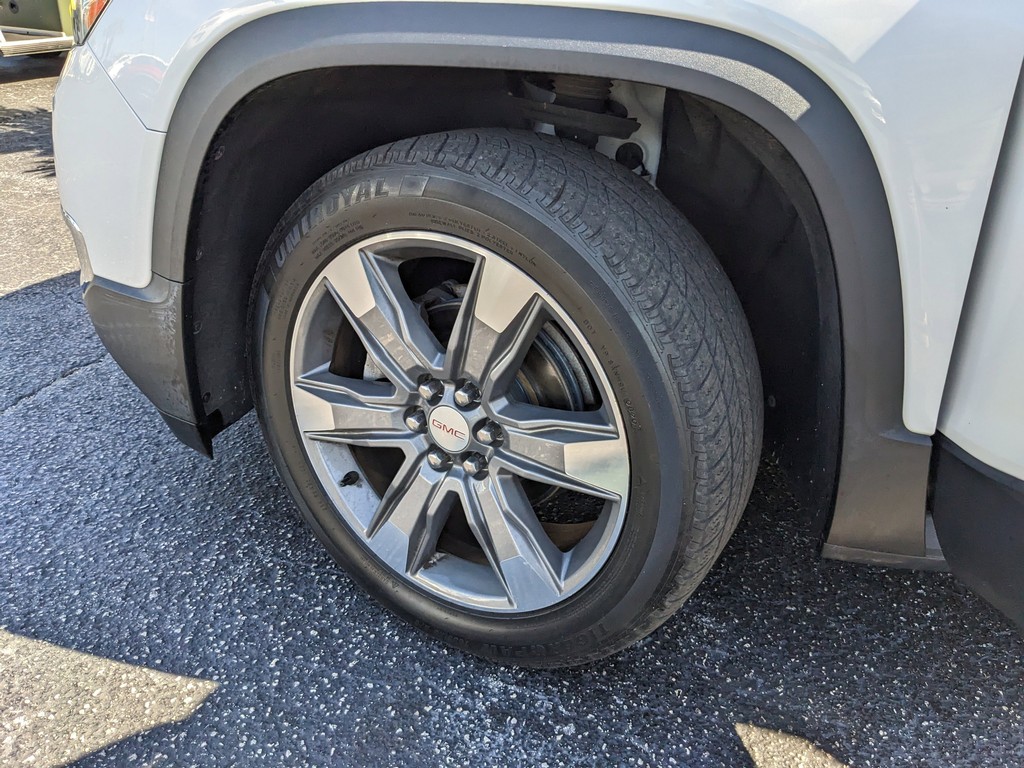 GMC Acadia Vehicle Full-screen Gallery Image 37