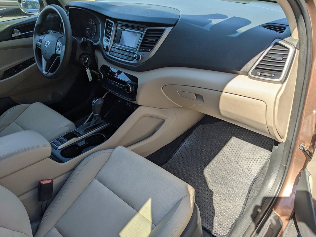 Hyundai Tucson Vehicle Full-screen Gallery Image 10