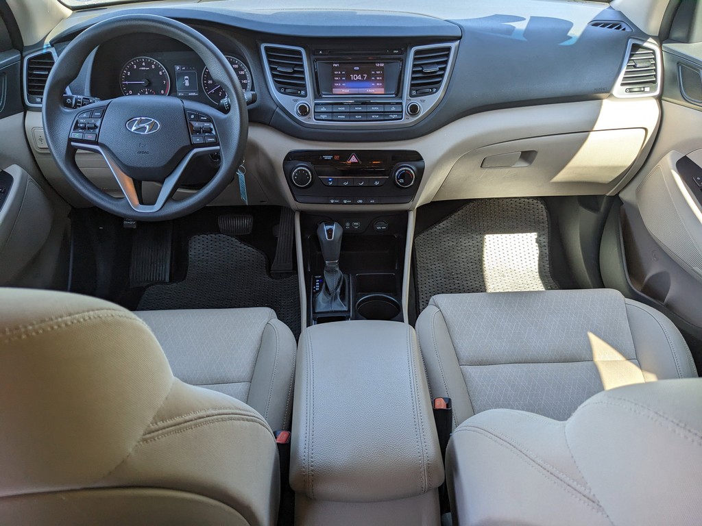 Hyundai Tucson Vehicle Full-screen Gallery Image 11