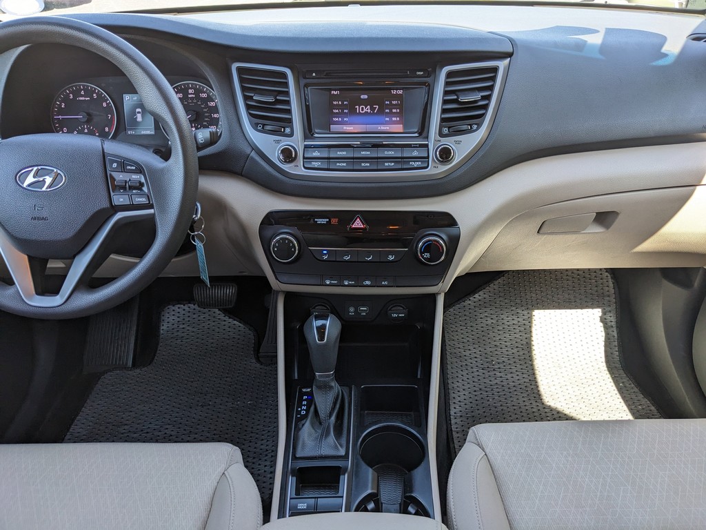 Hyundai Tucson Vehicle Full-screen Gallery Image 13