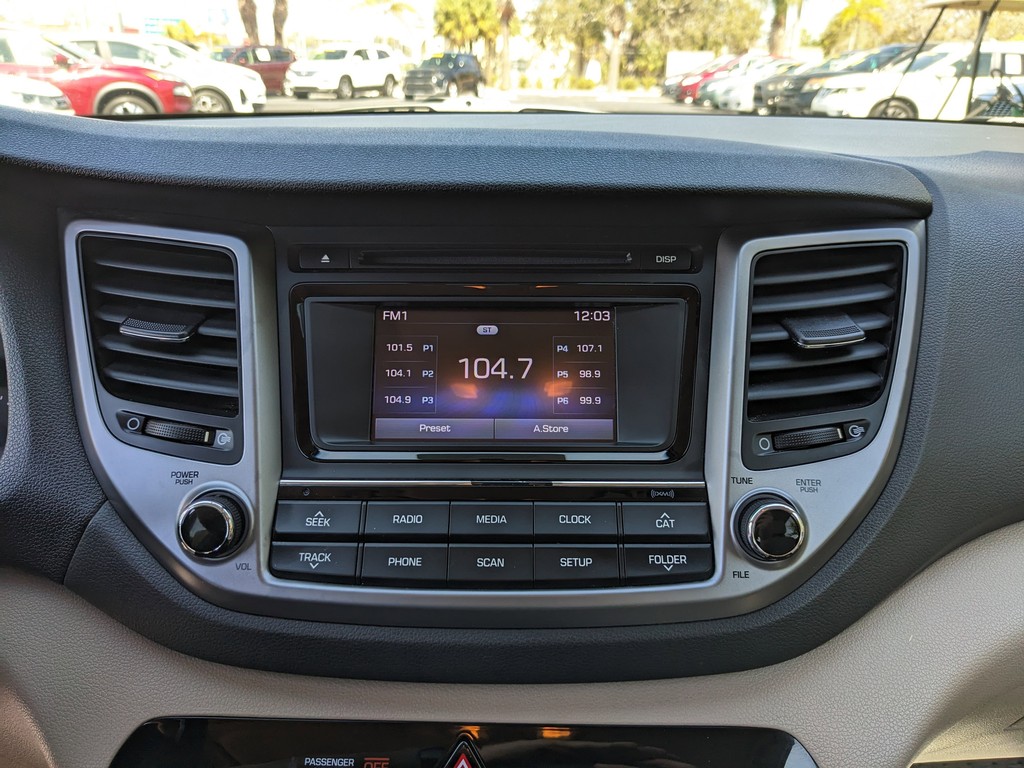 Hyundai Tucson Vehicle Full-screen Gallery Image 19