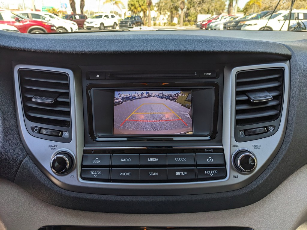 Hyundai Tucson Vehicle Full-screen Gallery Image 20