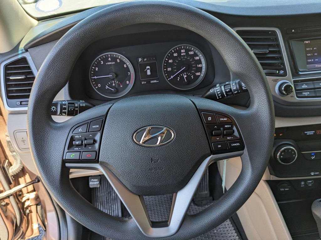 Hyundai Tucson Vehicle Full-screen Gallery Image 24