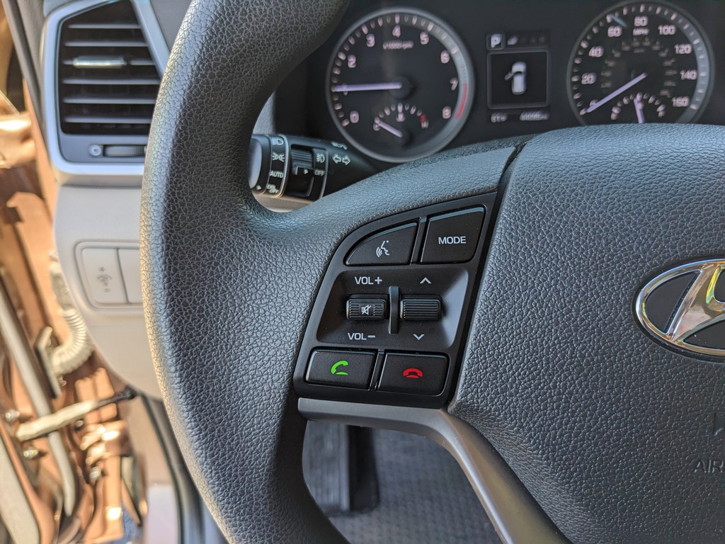 Hyundai Tucson Vehicle Full-screen Gallery Image 25