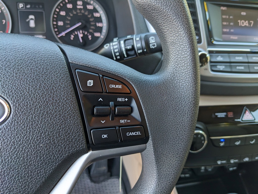 Hyundai Tucson Vehicle Full-screen Gallery Image 26