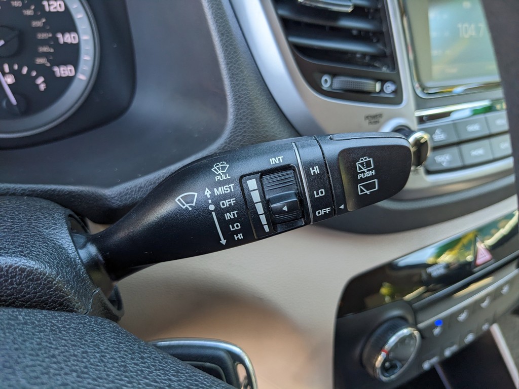 Hyundai Tucson Vehicle Full-screen Gallery Image 28