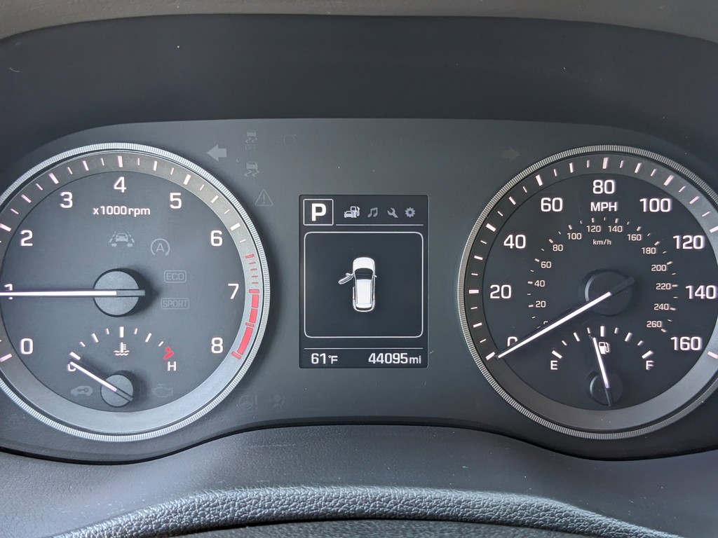 Hyundai Tucson Vehicle Full-screen Gallery Image 30