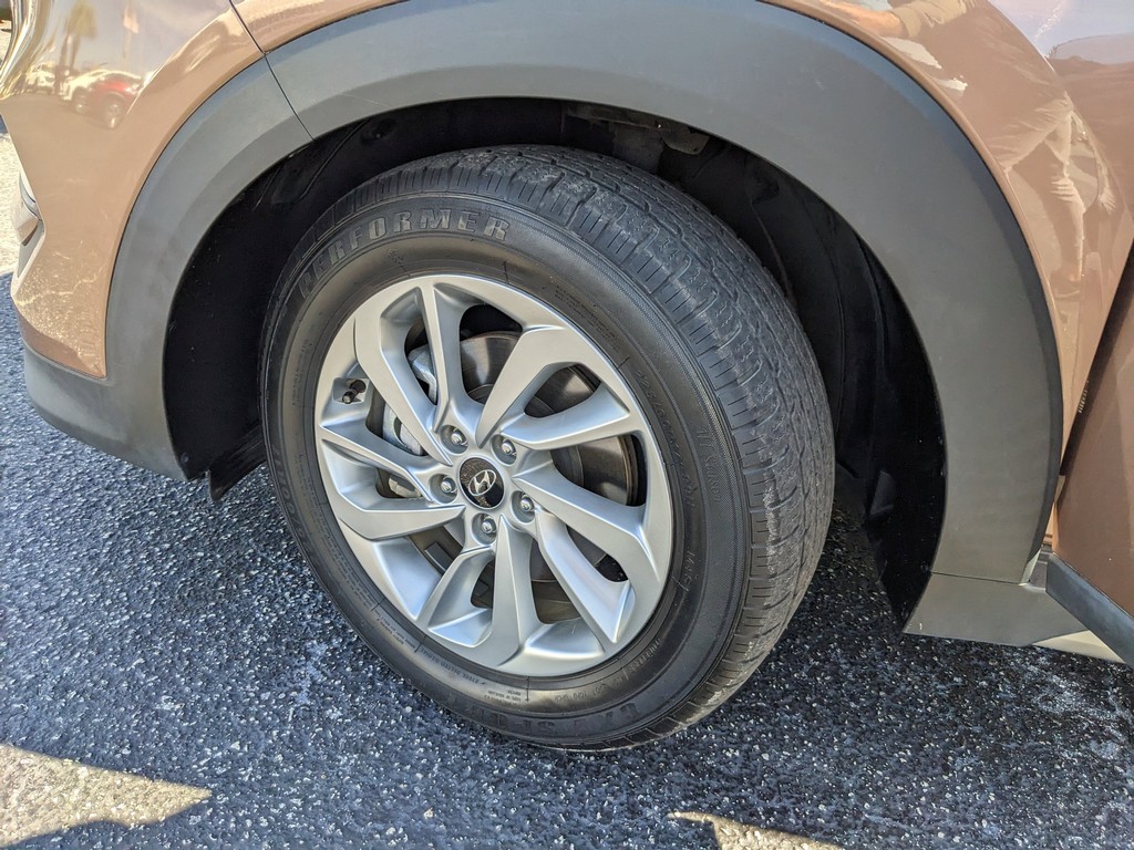 Hyundai Tucson Vehicle Full-screen Gallery Image 31