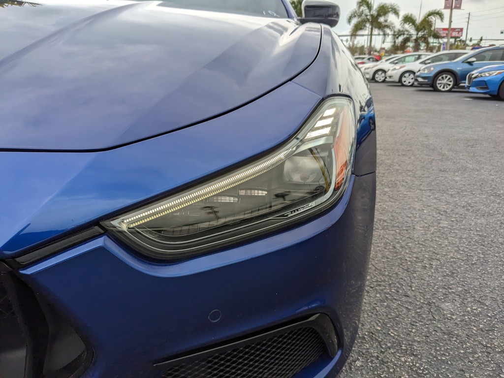 Maserati Ghibli Vehicle Full-screen Gallery Image 06