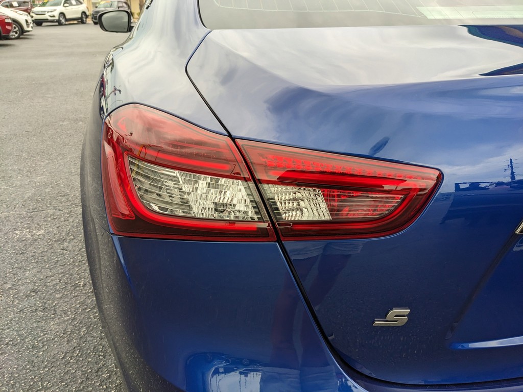 Maserati Ghibli Vehicle Full-screen Gallery Image 07