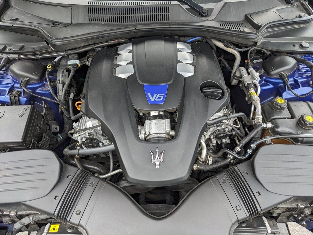 Maserati Ghibli Vehicle Full-screen Gallery Image 09