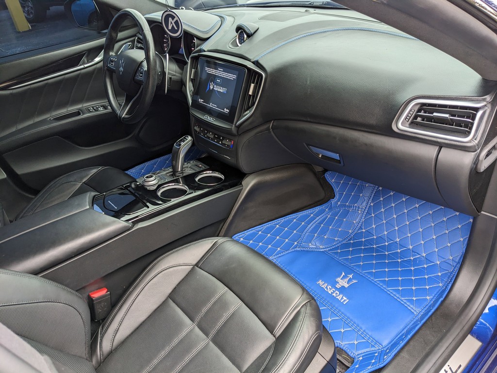 Maserati Ghibli Vehicle Full-screen Gallery Image 10