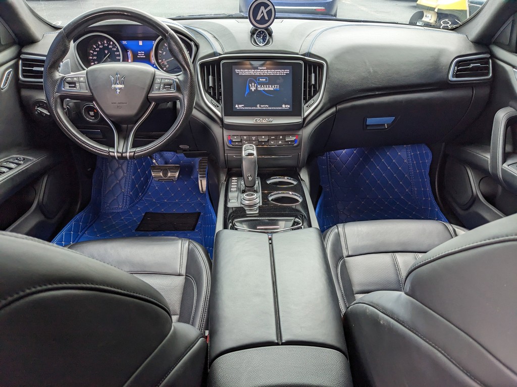 Maserati Ghibli Vehicle Full-screen Gallery Image 11