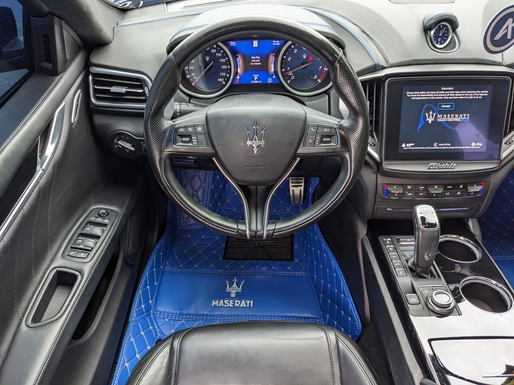 Maserati Ghibli Vehicle Full-screen Gallery Image 12