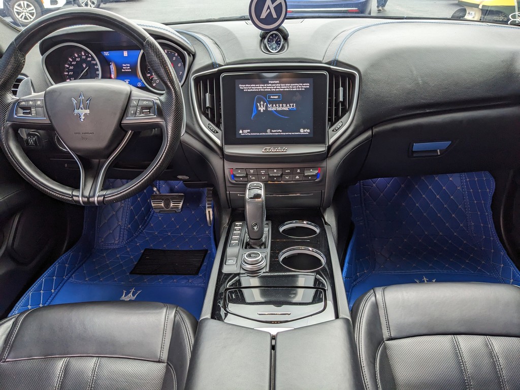 Maserati Ghibli Vehicle Full-screen Gallery Image 13
