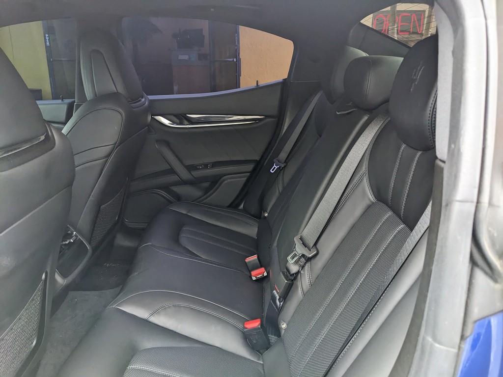 Maserati Ghibli Vehicle Full-screen Gallery Image 15