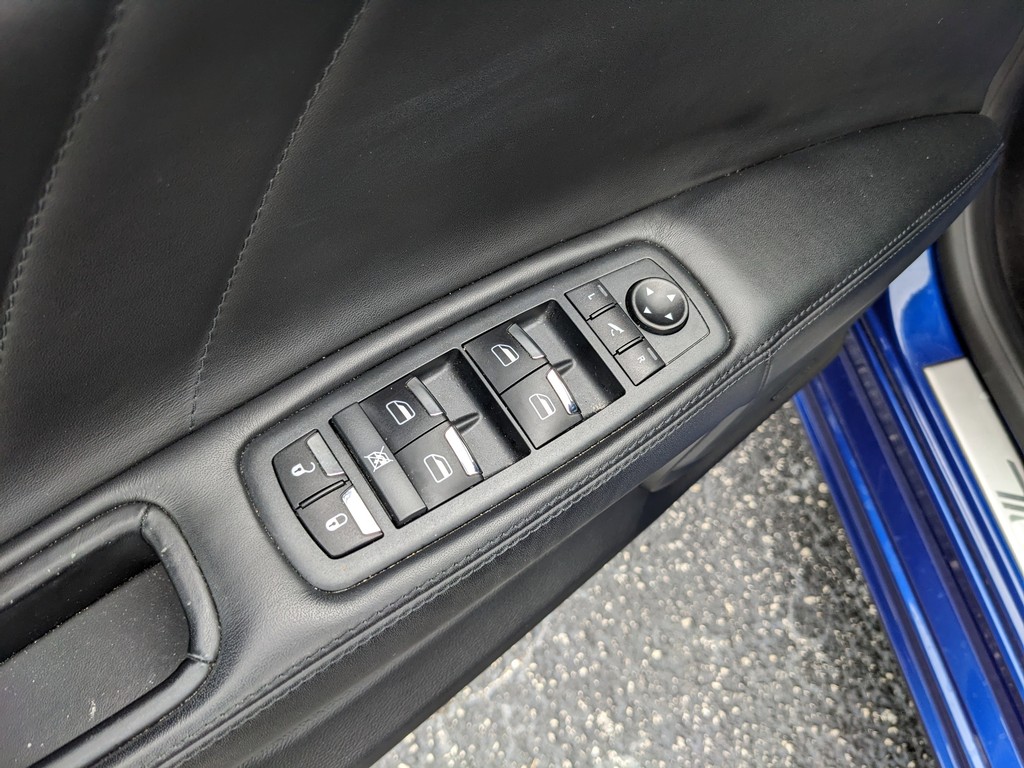 Maserati Ghibli Vehicle Full-screen Gallery Image 16