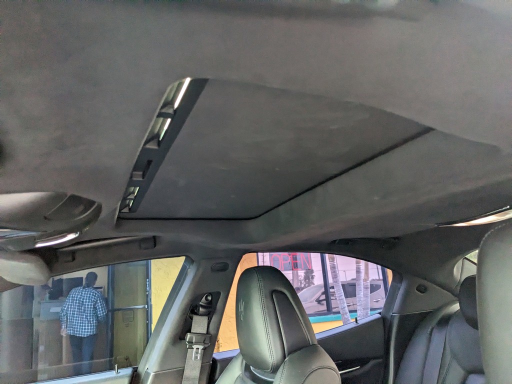 Maserati Ghibli Vehicle Full-screen Gallery Image 18