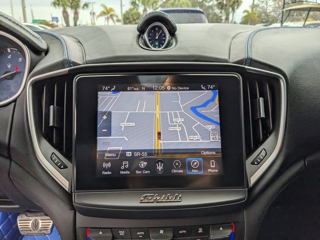 Maserati Ghibli Vehicle Full-screen Gallery Image 20