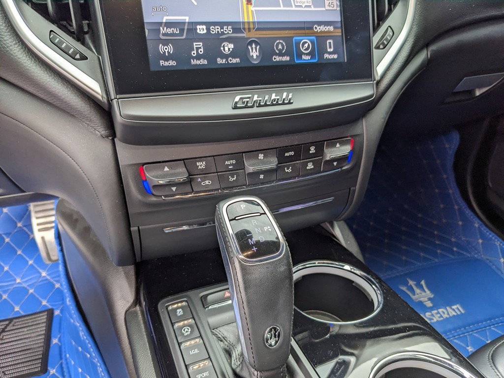 Maserati Ghibli Vehicle Full-screen Gallery Image 22