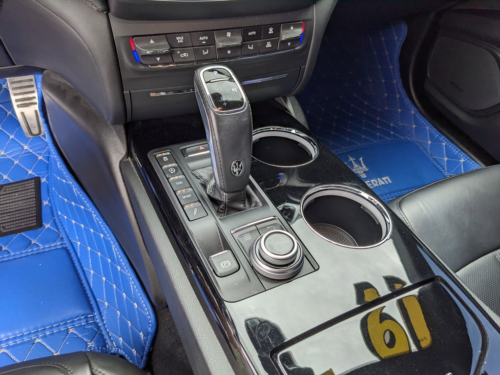 Maserati Ghibli Vehicle Full-screen Gallery Image 23