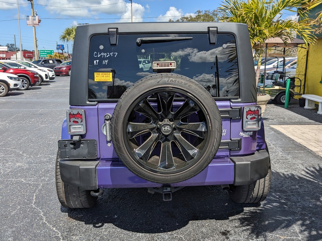 Jeep Wrangler Unlimited Vehicle Full-screen Gallery Image 05