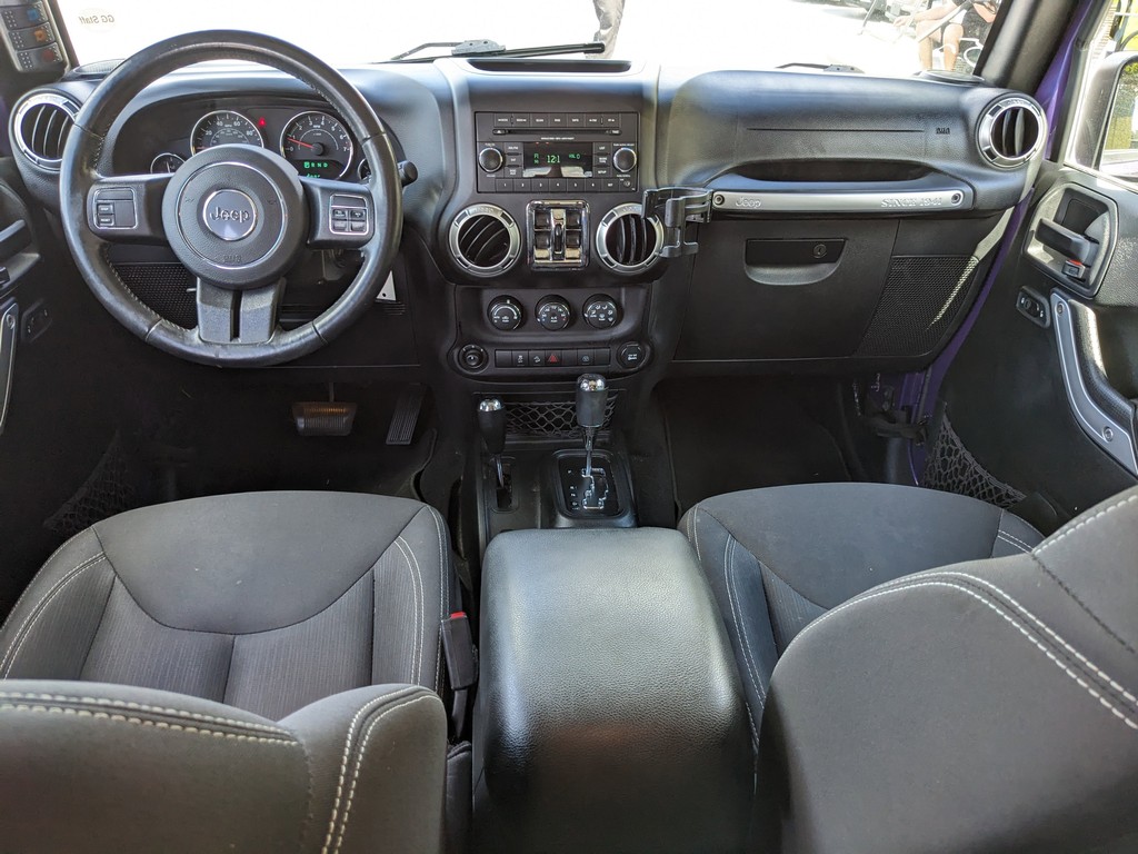 Jeep Wrangler Unlimited Vehicle Full-screen Gallery Image 07