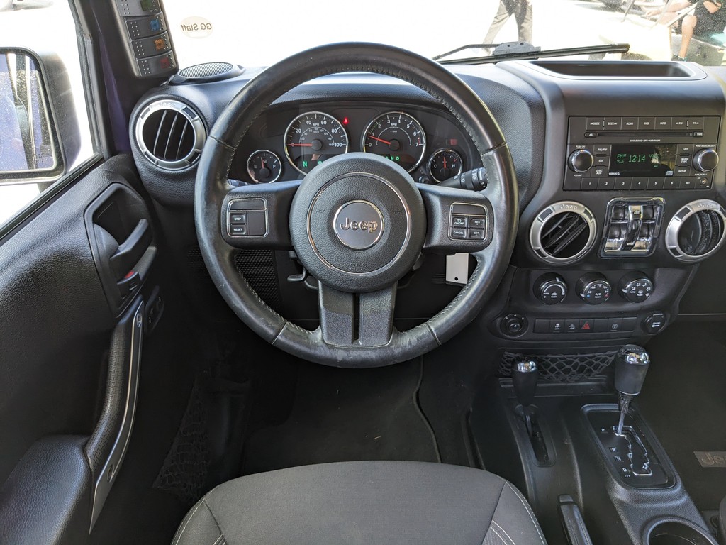 Jeep Wrangler Unlimited Vehicle Full-screen Gallery Image 08