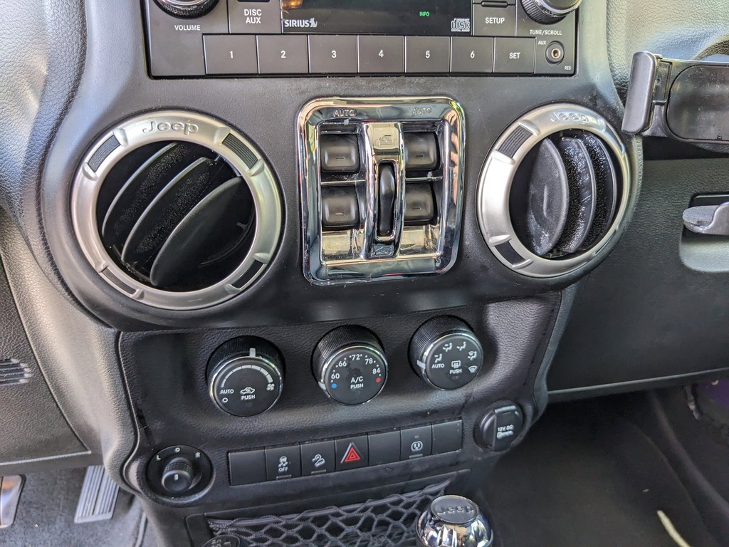 Jeep Wrangler Unlimited Vehicle Full-screen Gallery Image 14