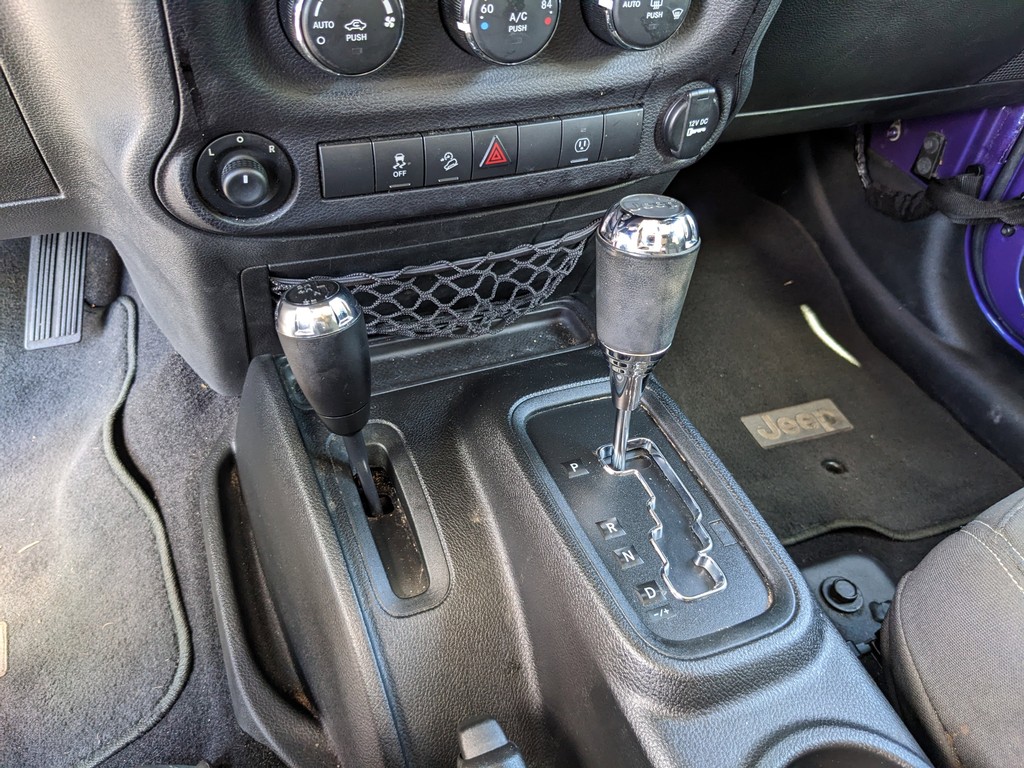 Jeep Wrangler Unlimited Vehicle Full-screen Gallery Image 16