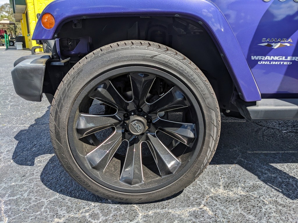 Jeep Wrangler Unlimited Vehicle Full-screen Gallery Image 23