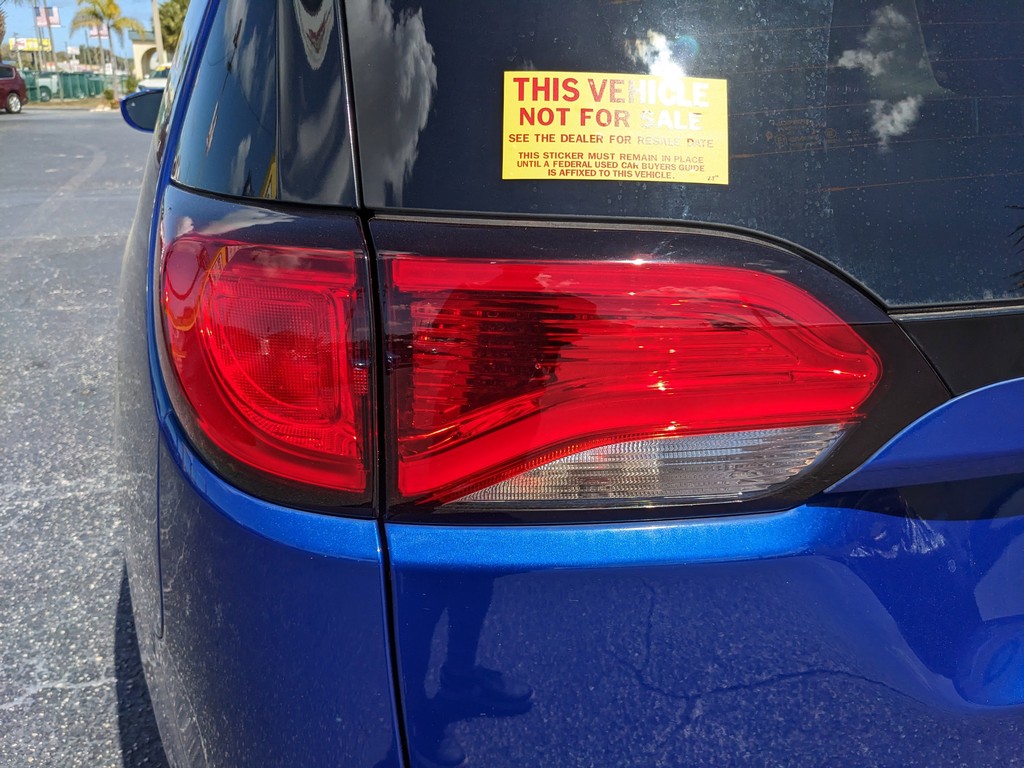 Chrysler Pacifica Vehicle Full-screen Gallery Image 07