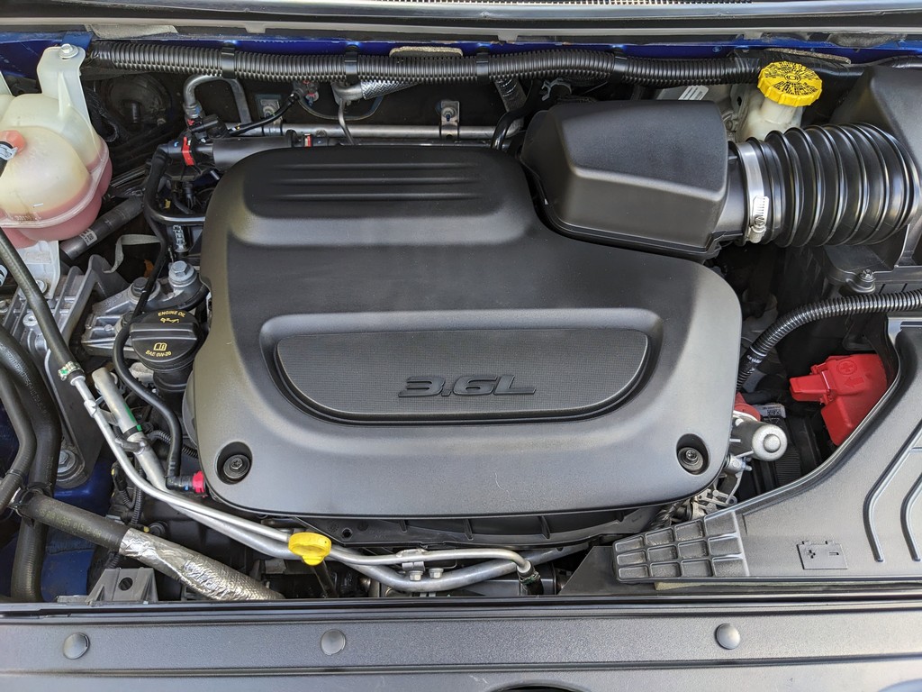 Chrysler Pacifica Vehicle Full-screen Gallery Image 09