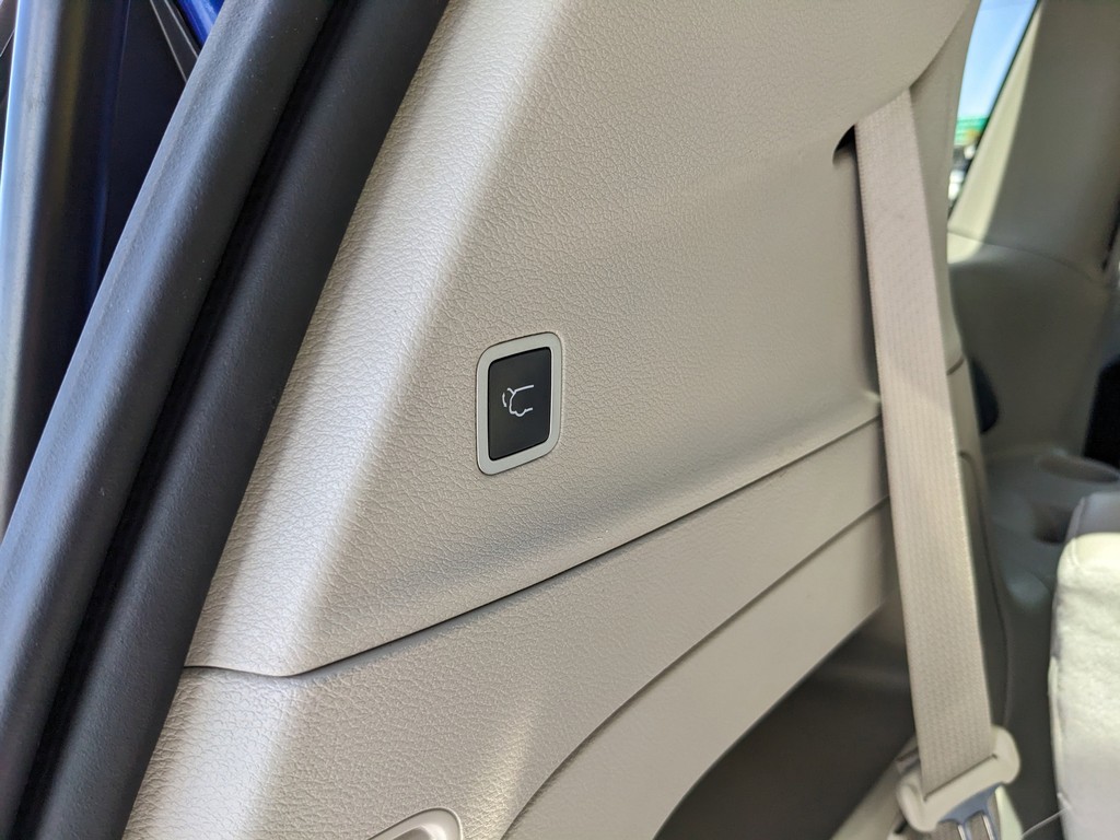 Chrysler Pacifica Vehicle Full-screen Gallery Image 10