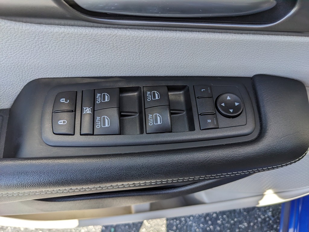 Chrysler Pacifica Vehicle Full-screen Gallery Image 19