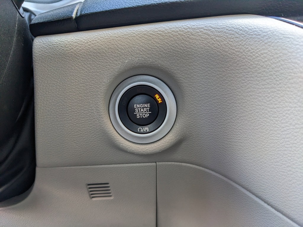 Chrysler Pacifica Vehicle Full-screen Gallery Image 25