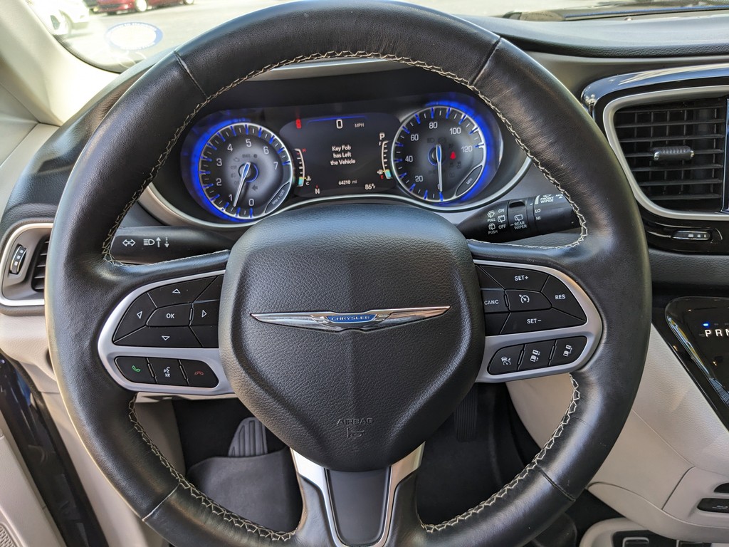 Chrysler Pacifica Vehicle Full-screen Gallery Image 27